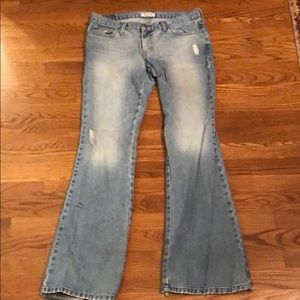 Size 8 AE Distressed Jeans 🦅